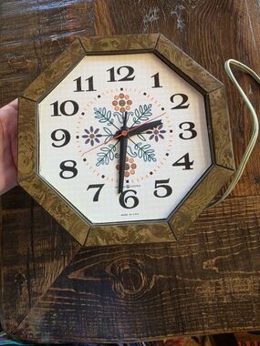 Vintage Electric Octagon Wall Clock with Green-Brown floral Motif GE EUC